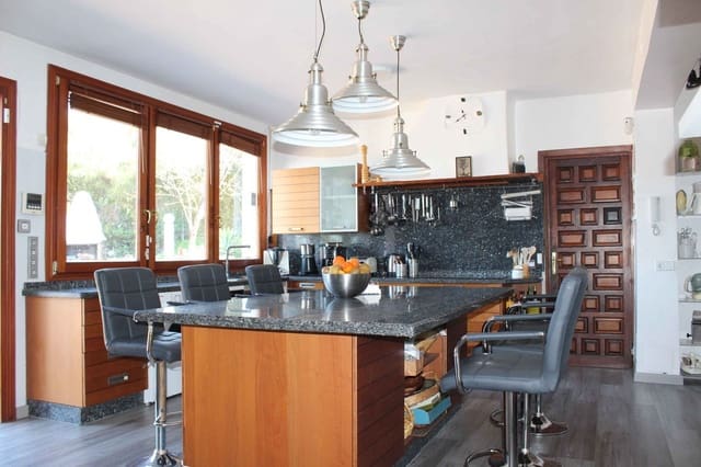 10 camera da letto Villa in vendita in El Rosario, Marbella con piscina garage - 2.650.000 € (Rif: 9824052)