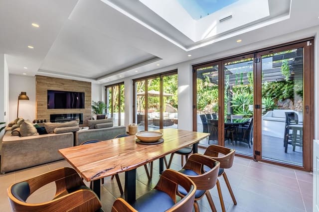 5 sypialnia Willa na sprzedaż w El Rosario, Marbella z basenem garażem - 2 490 000 € (Ref: 9838692)