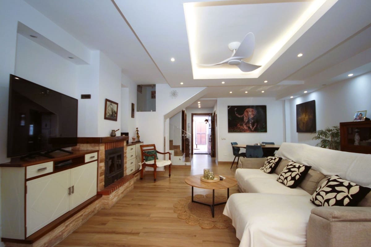 3 chambre Maison de Ville à vendre à Marbella avec piscine garage - 628 000 € (Ref: 9841744)