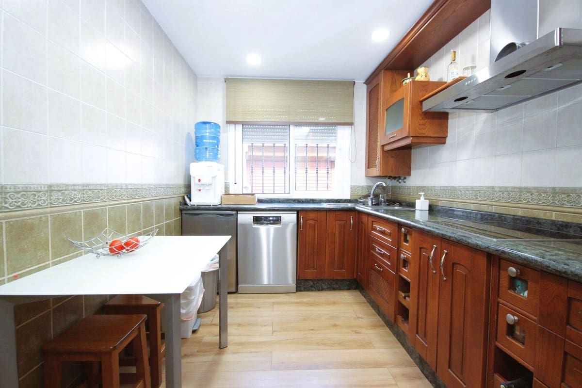 3 chambre Maison de Ville à vendre à Marbella avec piscine garage - 628 000 € (Ref: 9841744)