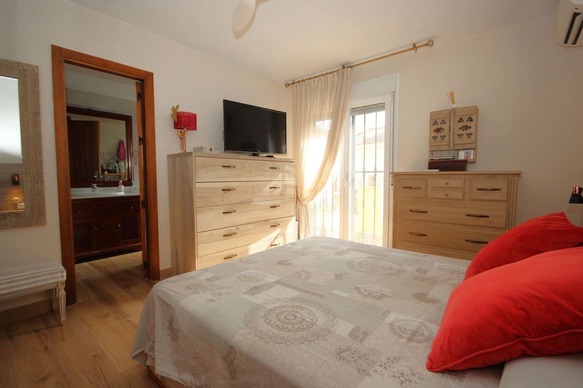 3 chambre Maison de Ville à vendre à Marbella avec piscine garage - 628 000 € (Ref: 9841744)
