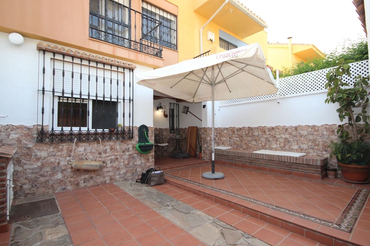 3 chambre Maison de Ville à vendre à Marbella avec piscine garage - 628 000 € (Ref: 9841744)