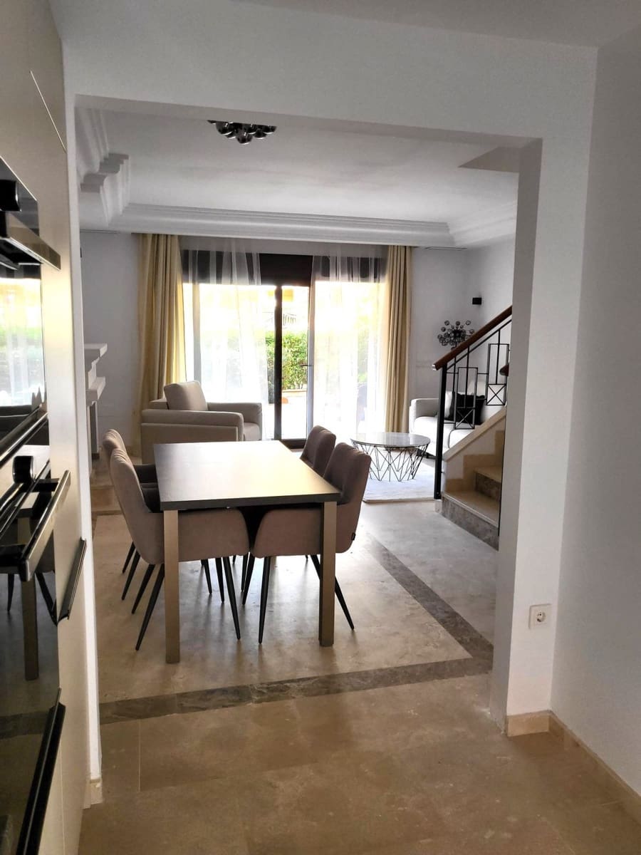 2 bedroom Townhouse for sale in Bahia de Marbella with pool garage - € 890,000 (Ref: 9848143)