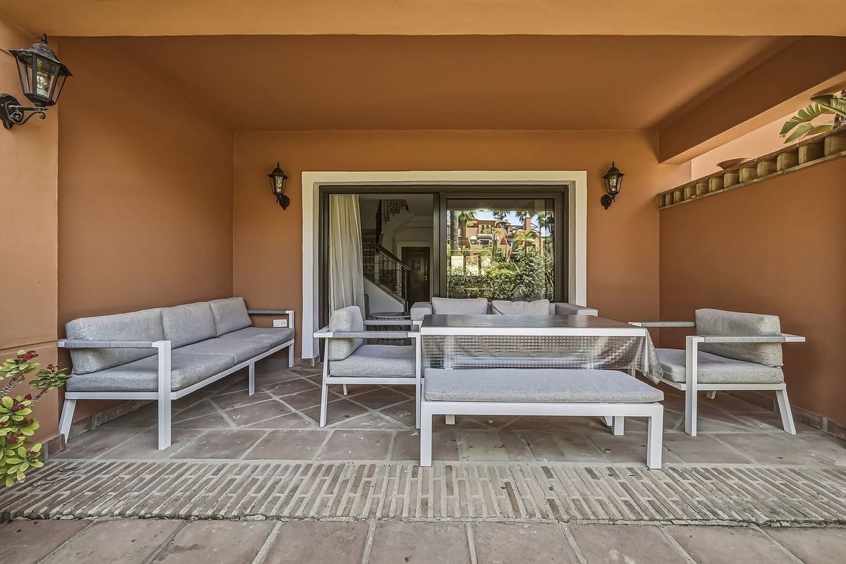 2 bedroom Townhouse for sale in Bahia de Marbella with pool garage - € 890,000 (Ref: 9848143)