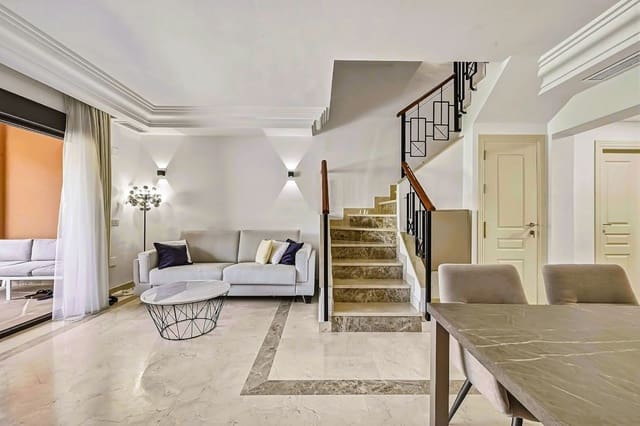2 soverom Hus til salgs i Bahía de Marbella, Marbella med svømmebasseng garasje - € 890 000 (Ref: 9848143)