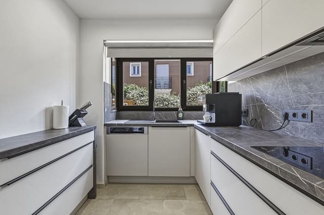 2 soveværelse Byhus til salg i Bahía de Marbella, Marbella med swimmingpool garage - € 890.000 (Ref: 9848143)