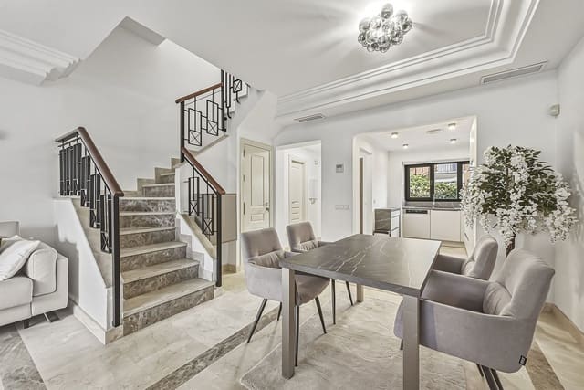 2 sypialnia Dom na sprzedaż w Bahía de Marbella, Marbella z basenem garażem - 890 000 € (Ref: 9848143)