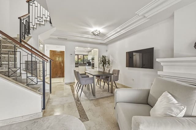2 sypialnia Dom na sprzedaż w Bahía de Marbella, Marbella z basenem garażem - 890 000 € (Ref: 9848143)