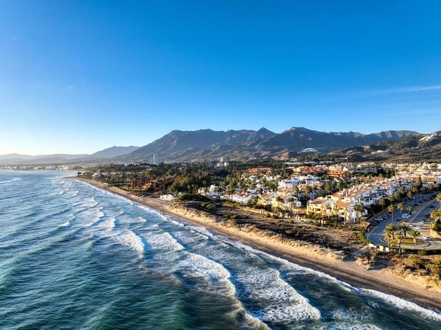 2 sypialnia Dom na sprzedaż w Bahía de Marbella, Marbella z basenem garażem - 890 000 € (Ref: 9848143)