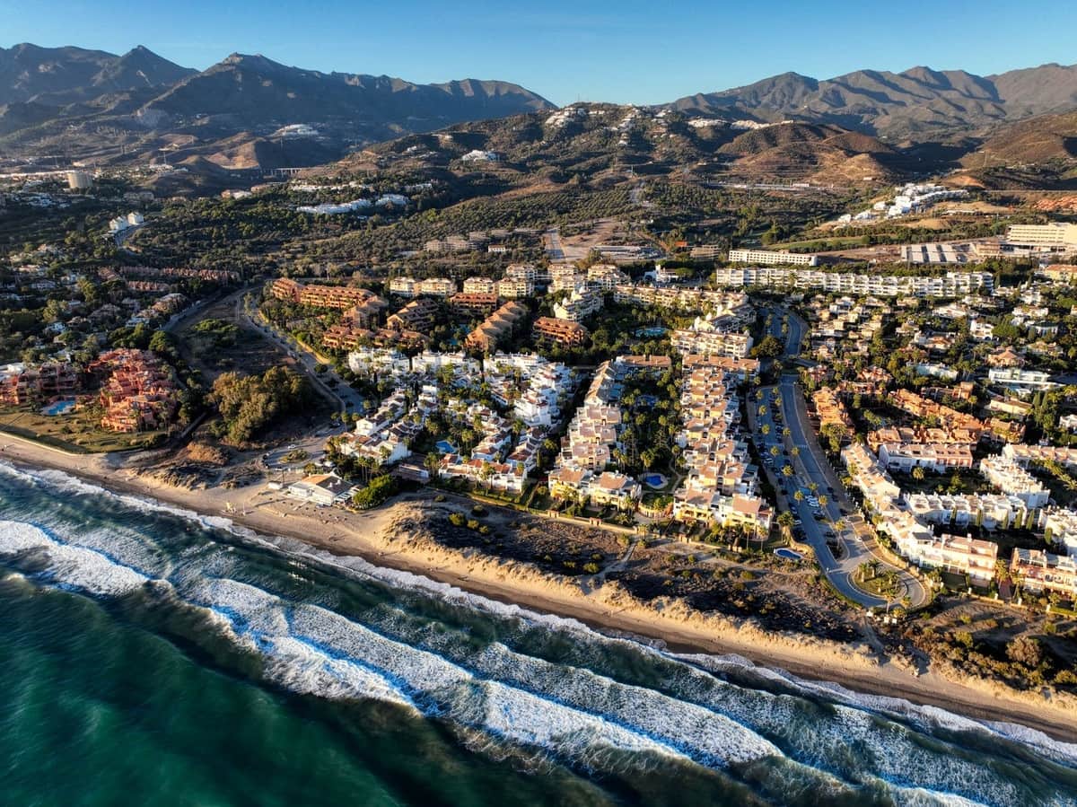 2 soverom Hus til salgs i Bahia de Marbella med svømmebasseng garasje - € 890 000 (Ref: 9848143)