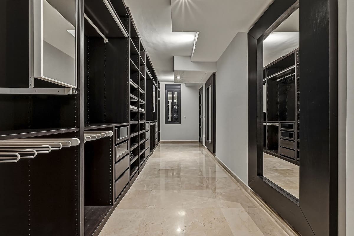 8 bedroom Villa for sale in Elviria with pool garage - € 4,200,000 (Ref: 9848144)
