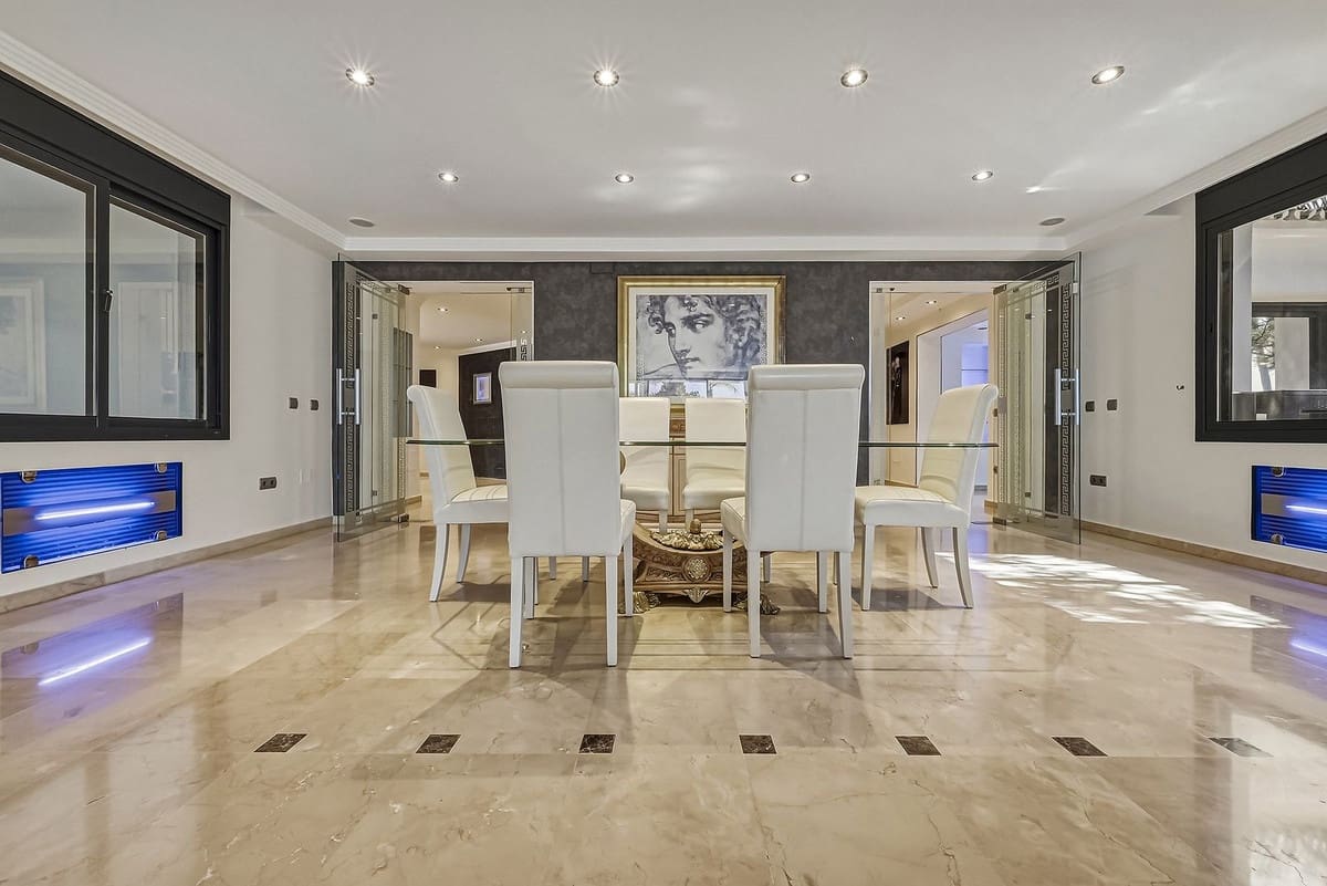 8 bedroom Villa for sale in Elviria with pool garage - € 4,200,000 (Ref: 9848144)