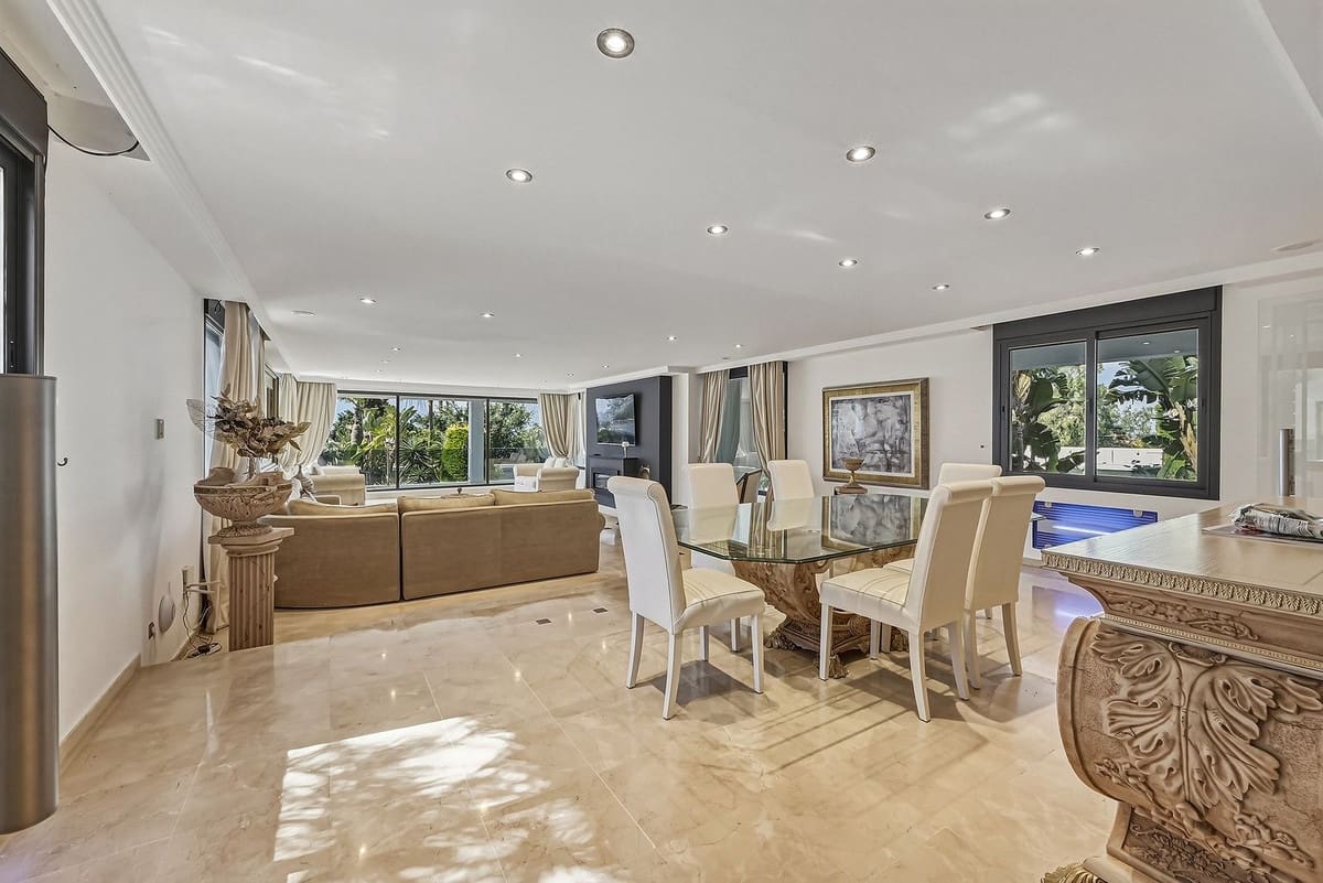 8 bedroom Villa for sale in Elviria with pool garage - € 4,200,000 (Ref: 9848144)
