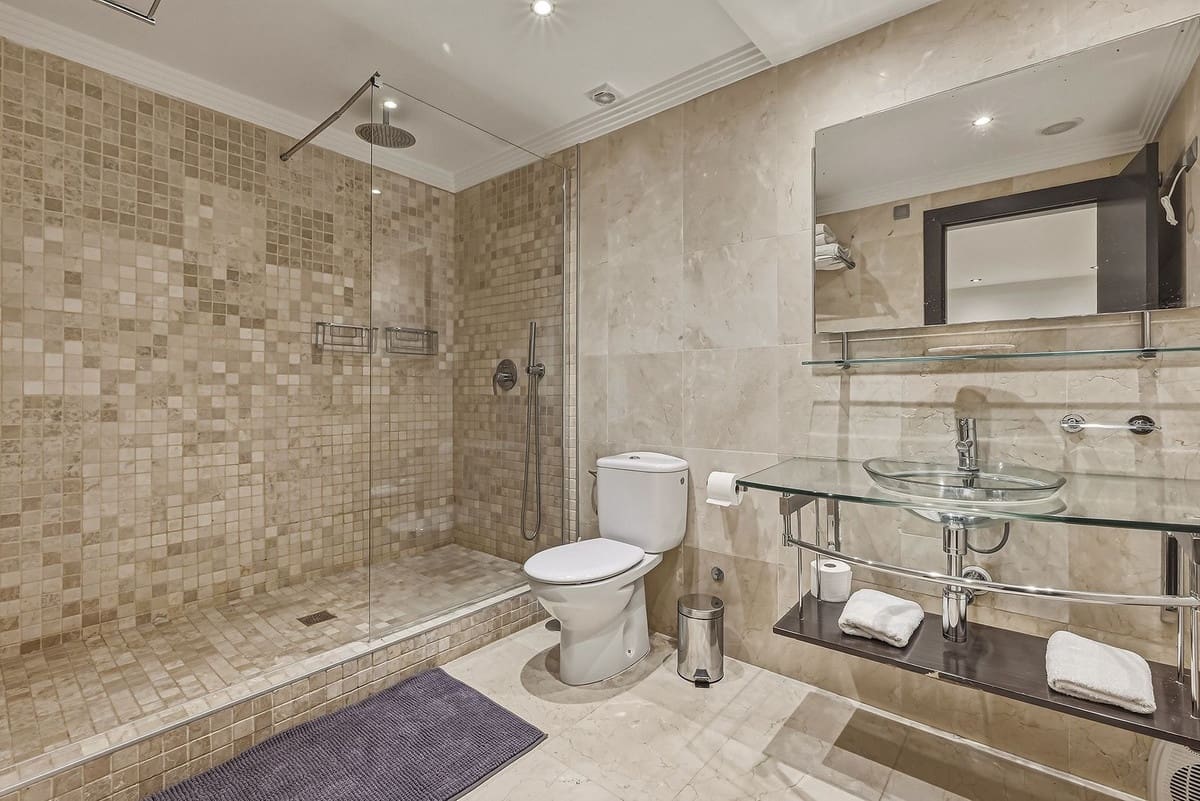 8 bedroom Villa for sale in Elviria with pool garage - € 4,200,000 (Ref: 9848144)