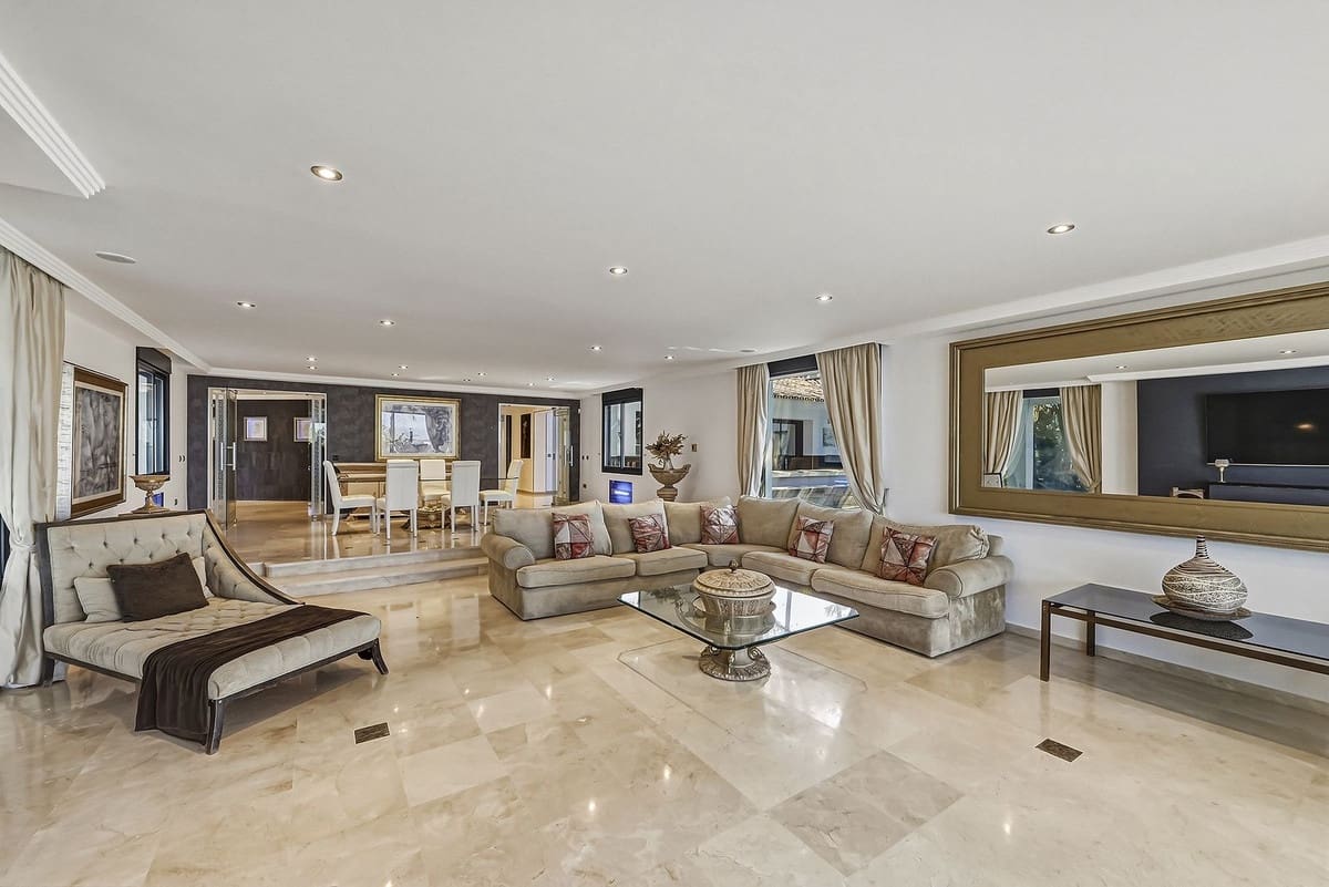 8 bedroom Villa for sale in Elviria with pool garage - € 4,200,000 (Ref: 9848144)