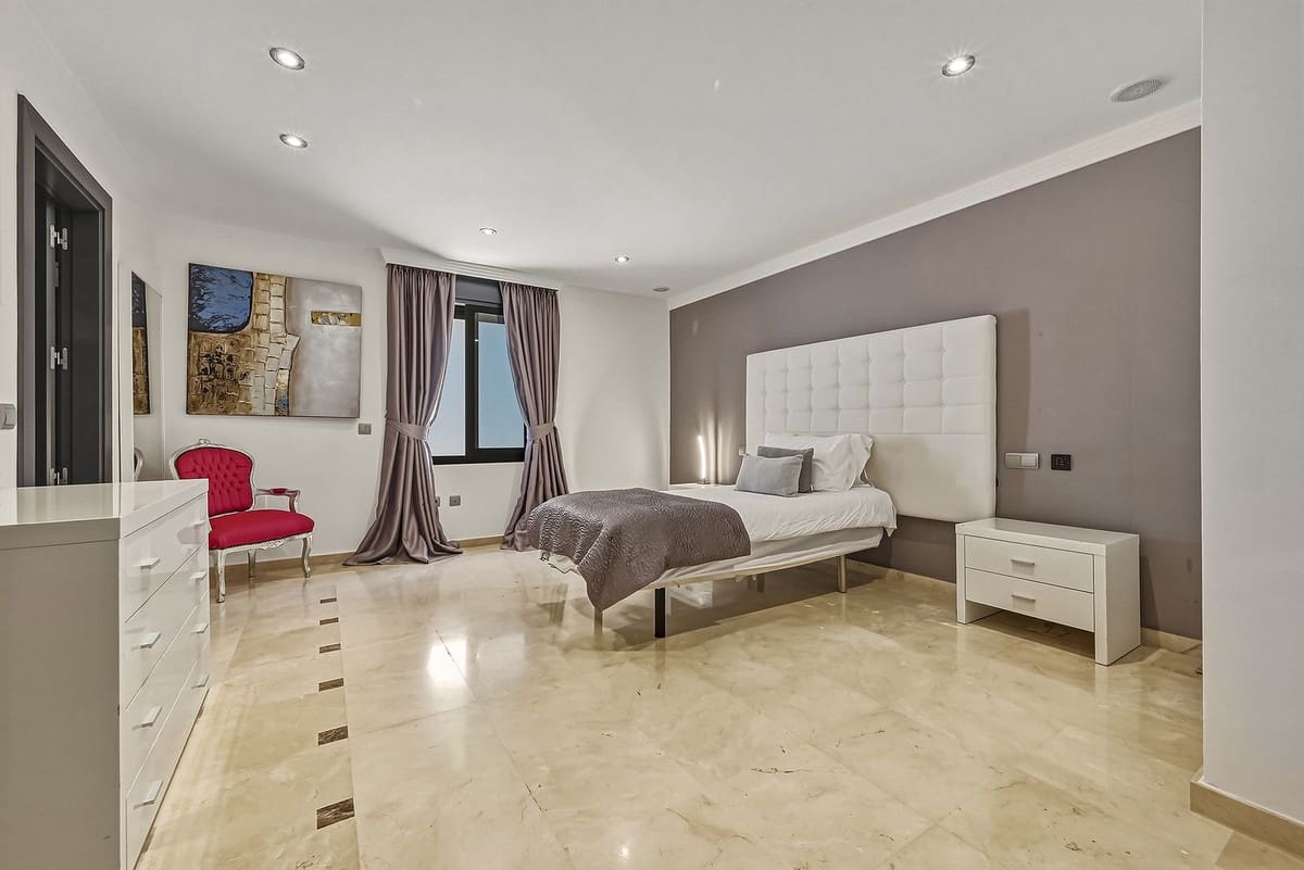 8 bedroom Villa for sale in Elviria with pool garage - € 4,200,000 (Ref: 9848144)