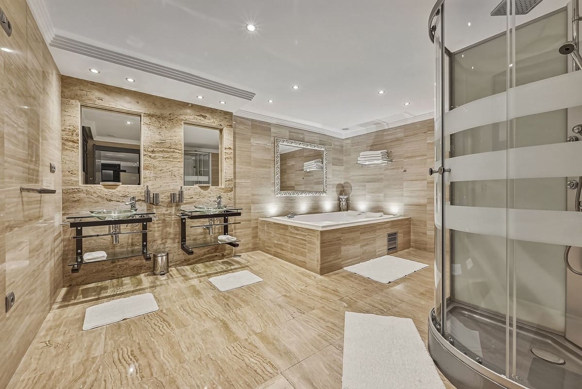 8 bedroom Villa for sale in Elviria with pool garage - € 4,200,000 (Ref: 9848144)