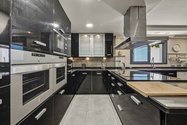 8 quarto Moradia para venda em Elviria, Marbella com piscina garagem - 4 200 000 € (Ref: 9848144)