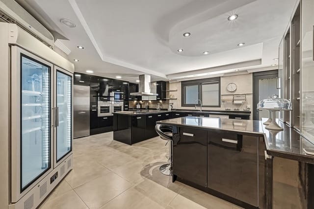 8 quarto Moradia para venda em Elviria, Marbella com piscina garagem - 4 200 000 € (Ref: 9848144)