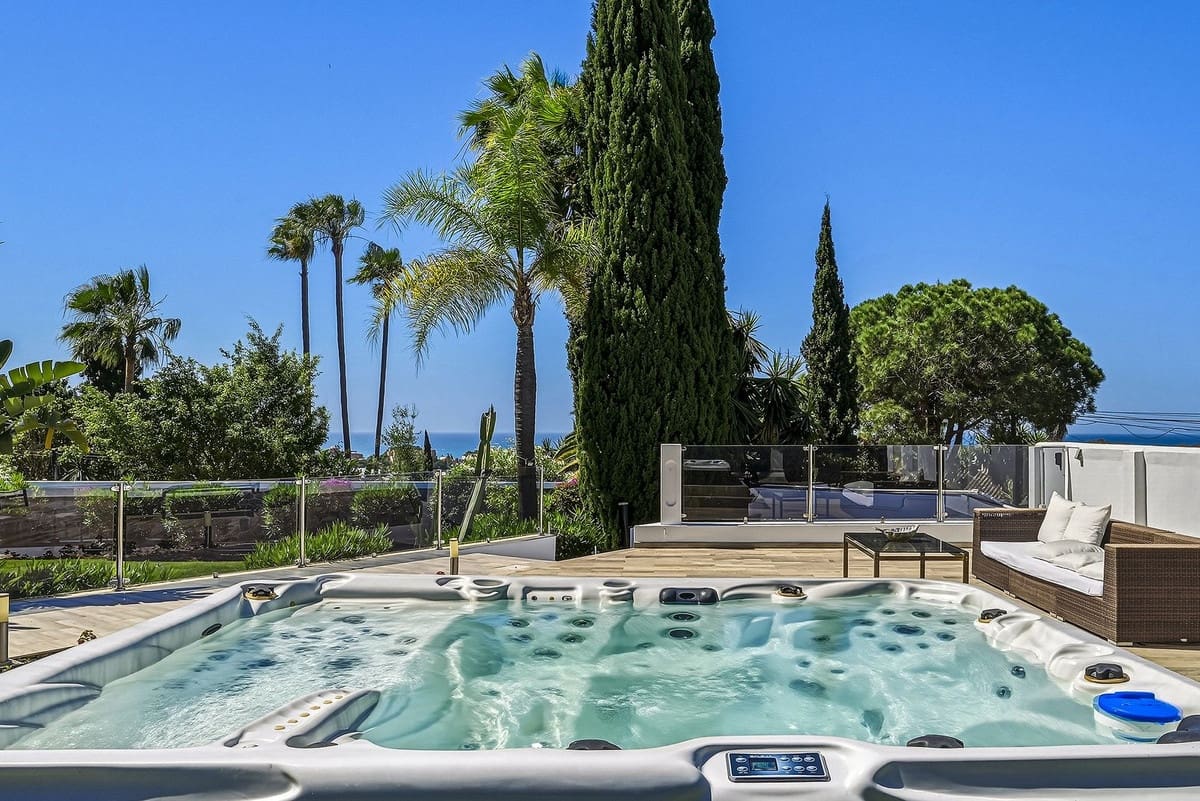 8 bedroom Villa for sale in Elviria with pool garage - € 4,200,000 (Ref: 9848144)