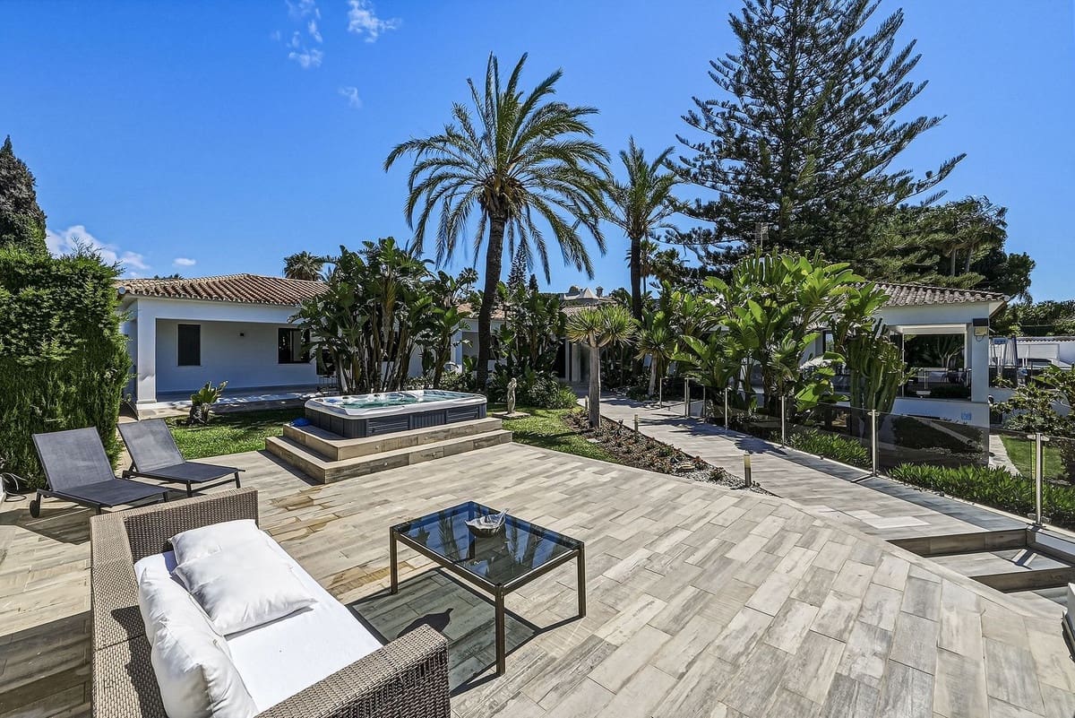 8 bedroom Villa for sale in Elviria with pool garage - € 4,200,000 (Ref: 9848144)