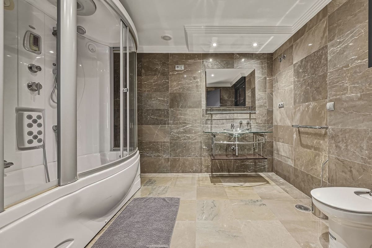 8 bedroom Villa for sale in Elviria with pool garage - € 4,200,000 (Ref: 9848144)