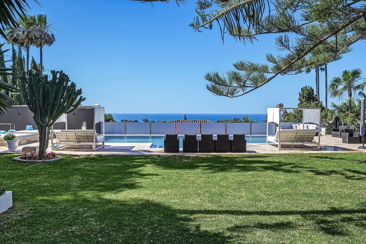 8 bedroom Villa for sale in Elviria with pool garage - € 4,200,000 (Ref: 9848144)