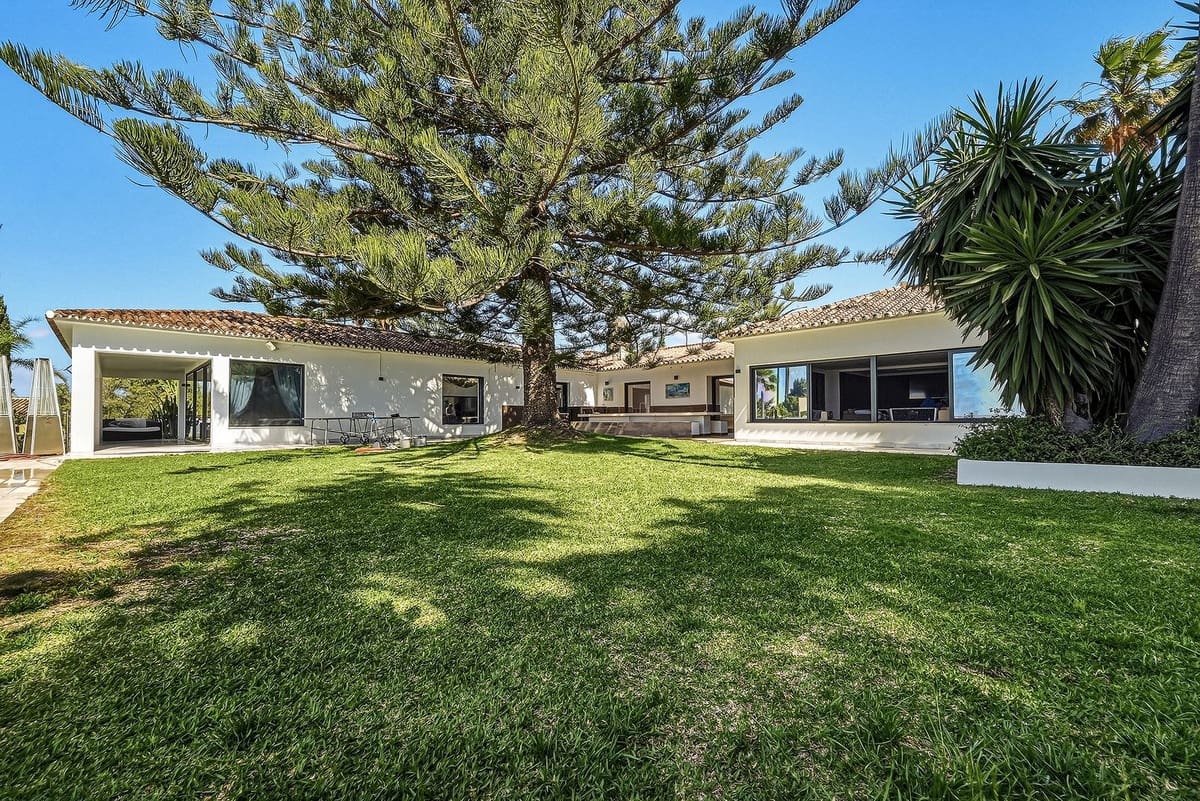 8 bedroom Villa for sale in Elviria with pool garage - € 4,200,000 (Ref: 9848144)