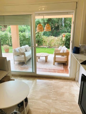 2 soveværelse Lejlighed til salg i Las Chapas, Marbella - € 530.000 (Ref: 9850766)