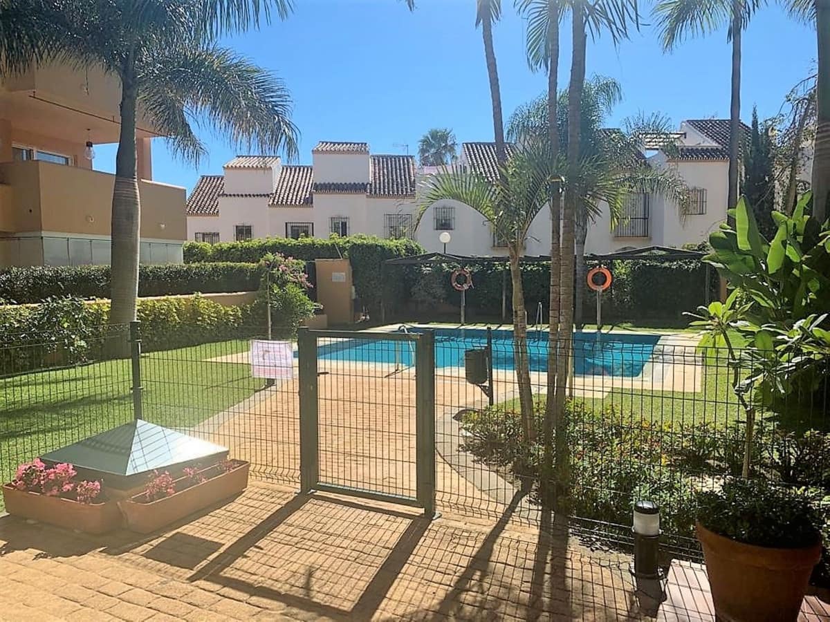 2 soveværelse Lejlighed til salg i Las Chapas med swimmingpool garage - € 530.000 (Ref: 9850766)
