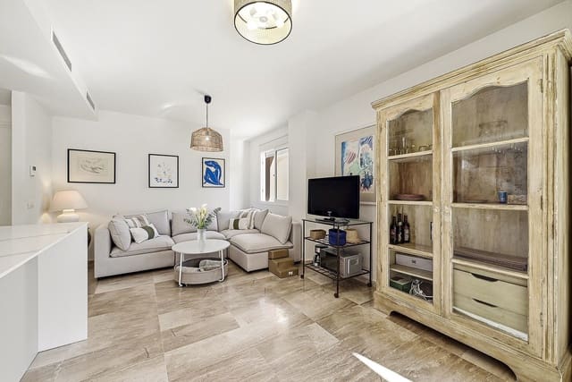 2 slaapkamer Appartement te koop in Las Chapas, Marbella met zwembad garage - € 530.000 (Ref: 9850766)