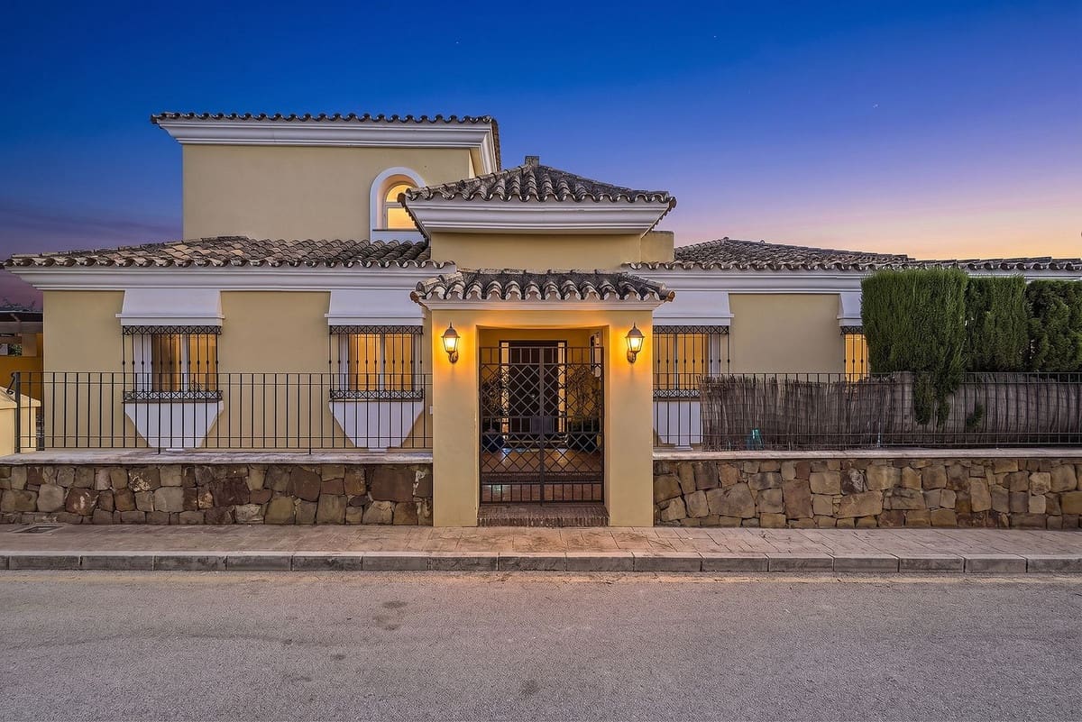 3 chambre Villa/Maison à vendre à Bahia de Marbella avec piscine garage - 1 900 000 € (Ref: 9869592)