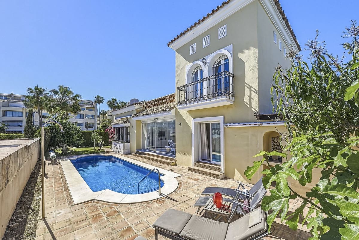 3 chambre Villa/Maison à vendre à Bahia de Marbella avec piscine garage - 1 900 000 € (Ref: 9869592)