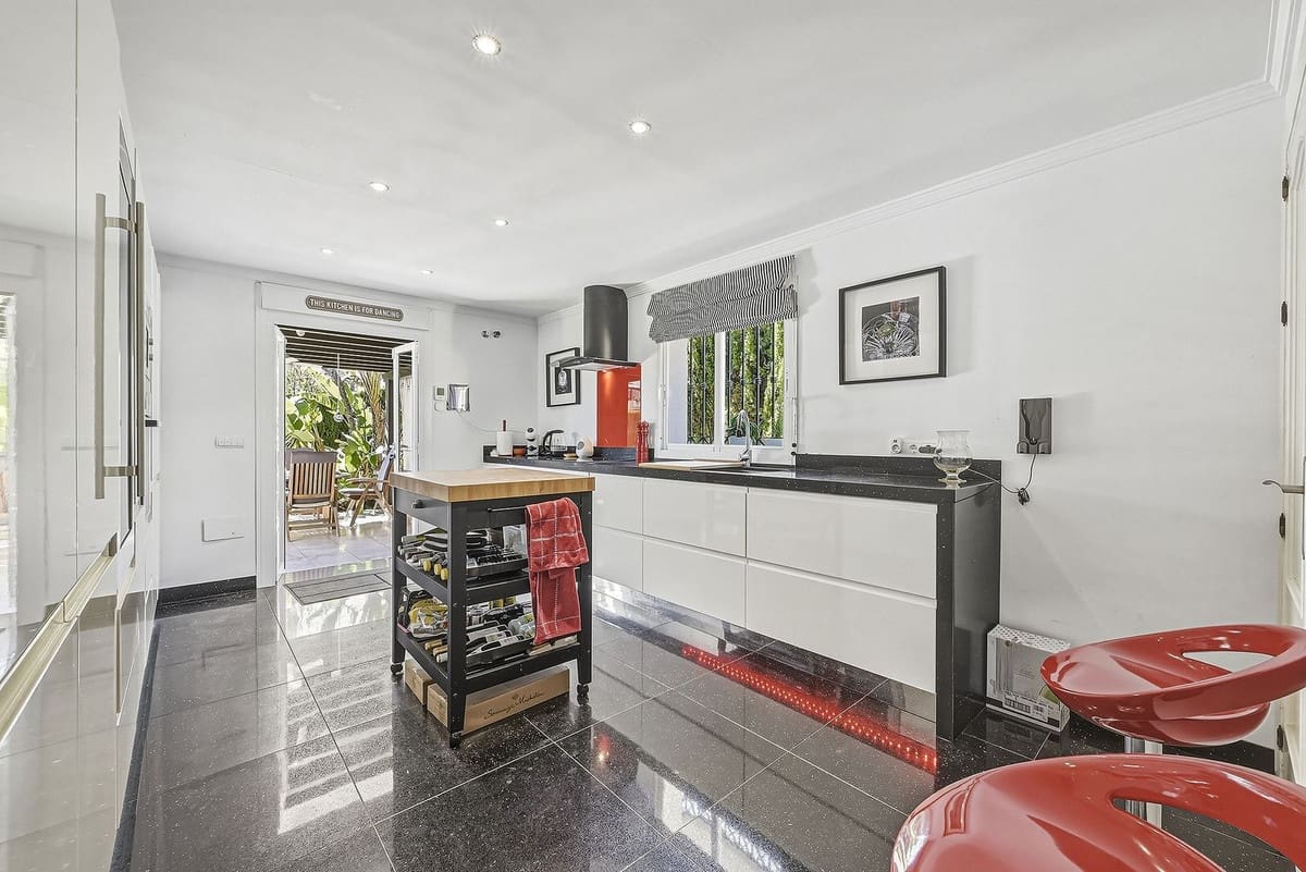 3 chambre Villa/Maison à vendre à Bahia de Marbella avec piscine garage - 1 900 000 € (Ref: 9869592)