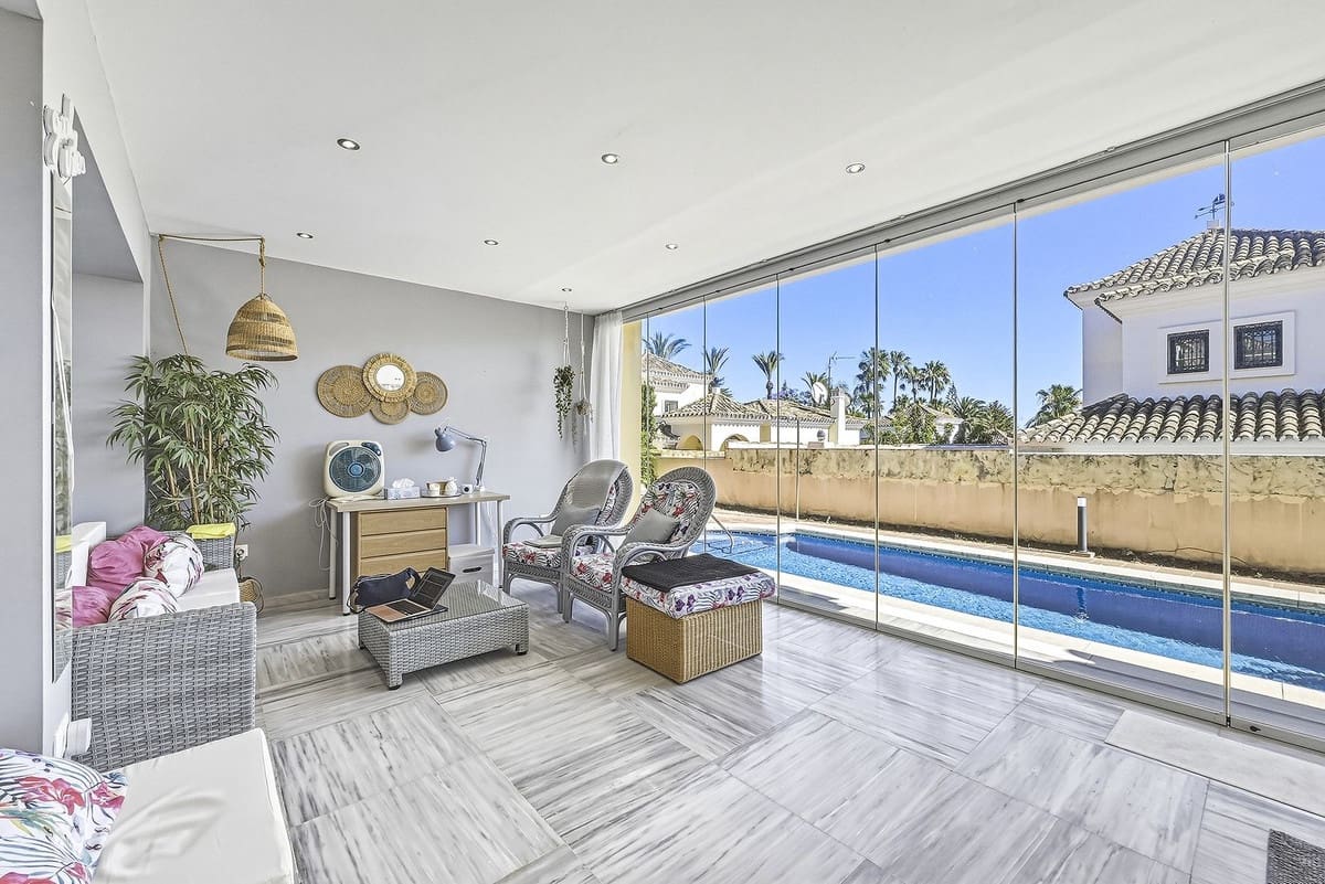 3 chambre Villa/Maison à vendre à Bahia de Marbella avec piscine garage - 1 900 000 € (Ref: 9869592)