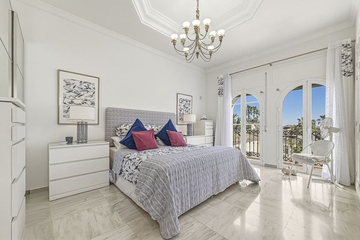 3 chambre Villa/Maison à vendre à Bahia de Marbella avec piscine garage - 1 900 000 € (Ref: 9869592)