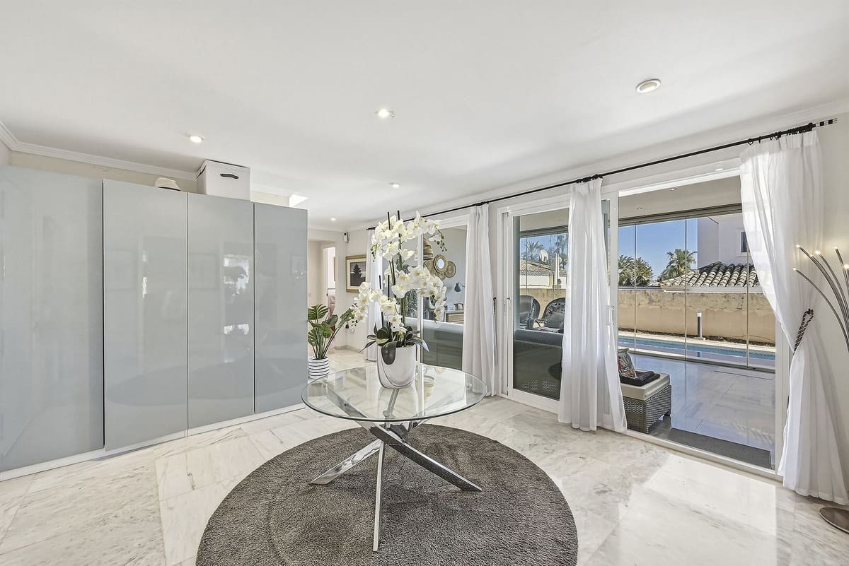3 chambre Villa/Maison à vendre à Bahia de Marbella avec piscine garage - 1 900 000 € (Ref: 9869592)