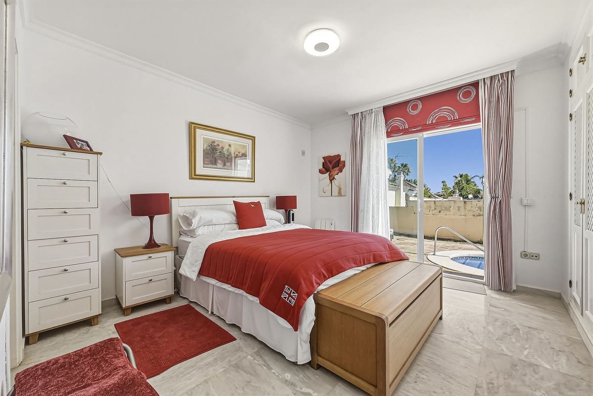 3 chambre Villa/Maison à vendre à Bahia de Marbella avec piscine garage - 1 900 000 € (Ref: 9869592)