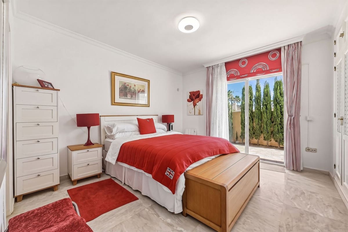 3 chambre Villa/Maison à vendre à Bahia de Marbella avec piscine garage - 1 900 000 € (Ref: 9869592)