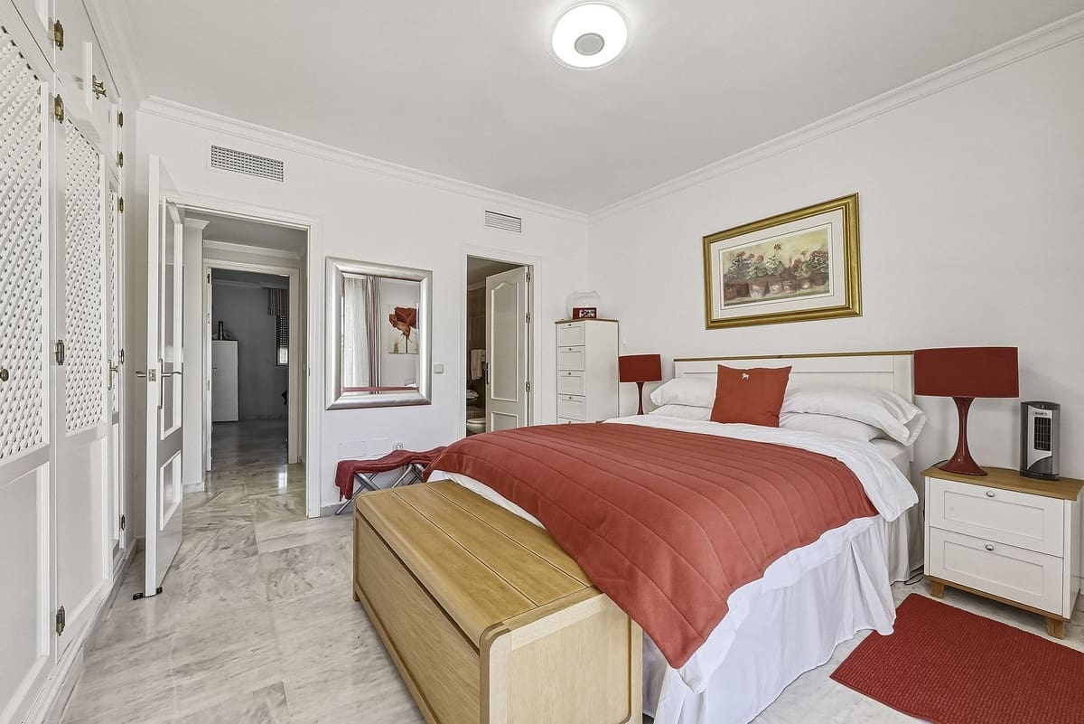 3 chambre Villa/Maison à vendre à Bahia de Marbella avec piscine garage - 1 900 000 € (Ref: 9869592)