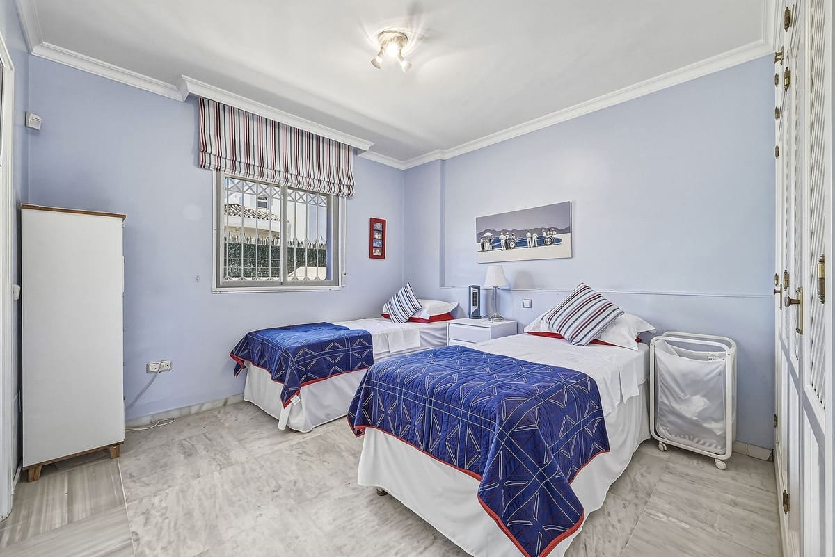 3 chambre Villa/Maison à vendre à Bahia de Marbella avec piscine garage - 1 900 000 € (Ref: 9869592)