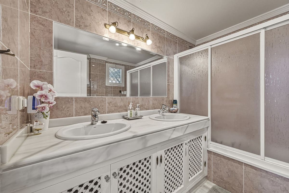 3 chambre Villa/Maison à vendre à Bahia de Marbella avec piscine garage - 1 900 000 € (Ref: 9869592)