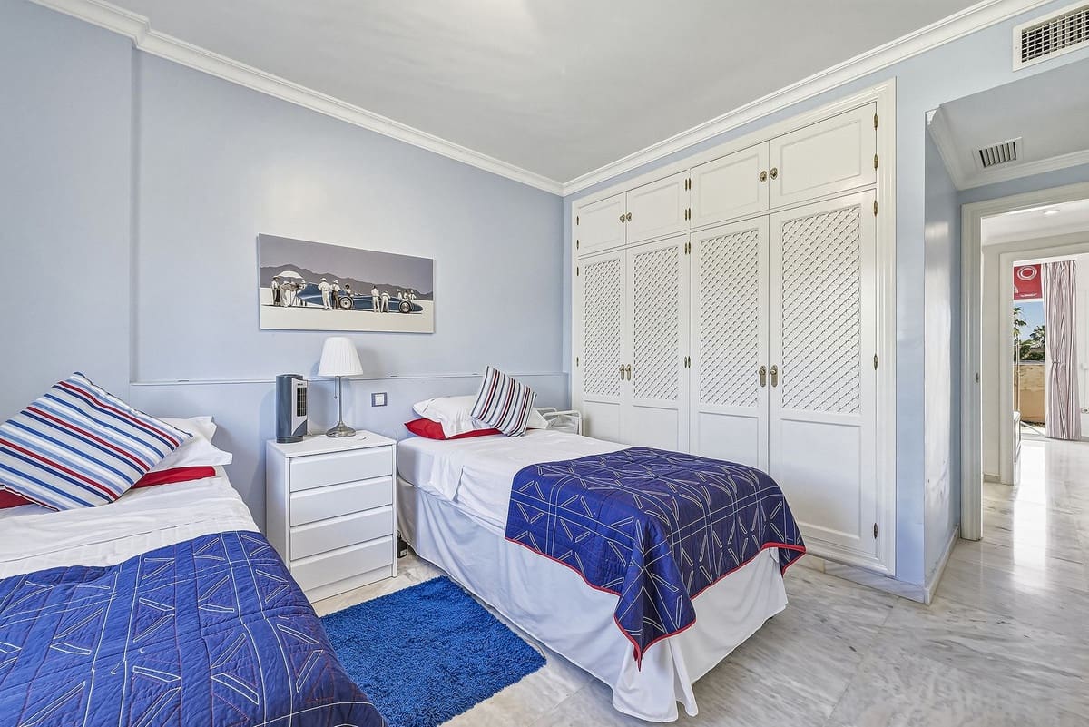 3 chambre Villa/Maison à vendre à Bahia de Marbella avec piscine garage - 1 900 000 € (Ref: 9869592)