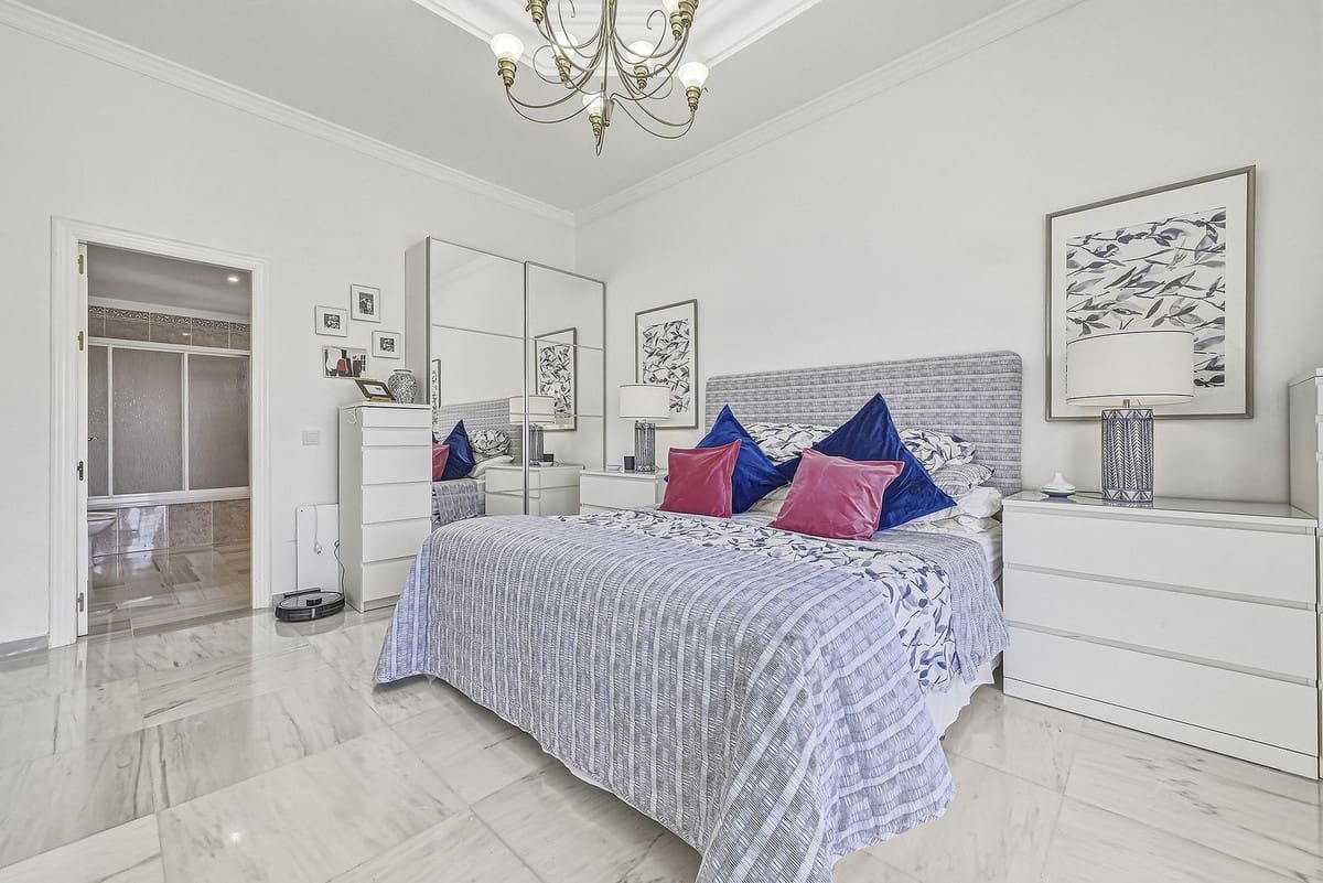 3 chambre Villa/Maison à vendre à Bahia de Marbella avec piscine garage - 1 900 000 € (Ref: 9869592)