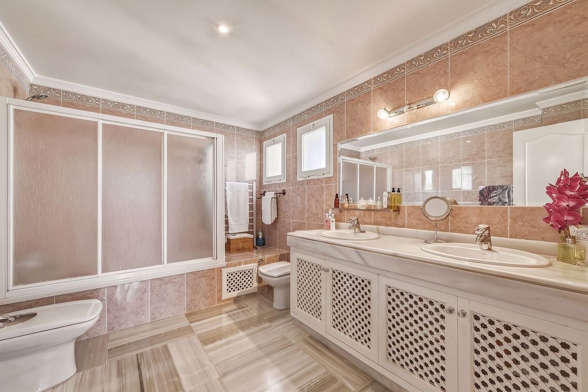 3 chambre Villa/Maison à vendre à Bahia de Marbella avec piscine garage - 1 900 000 € (Ref: 9869592)