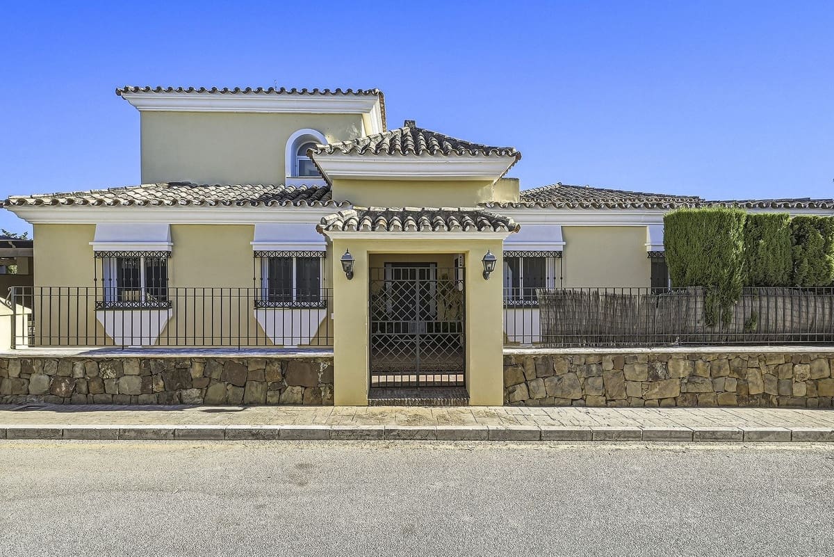 3 chambre Villa/Maison à vendre à Bahia de Marbella avec piscine garage - 1 900 000 € (Ref: 9869592)