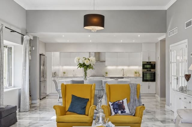 3 sypialnia Willa na sprzedaż w Bahía de Marbella, Marbella z basenem garażem - 1 900 000 € (Ref: 9869592)