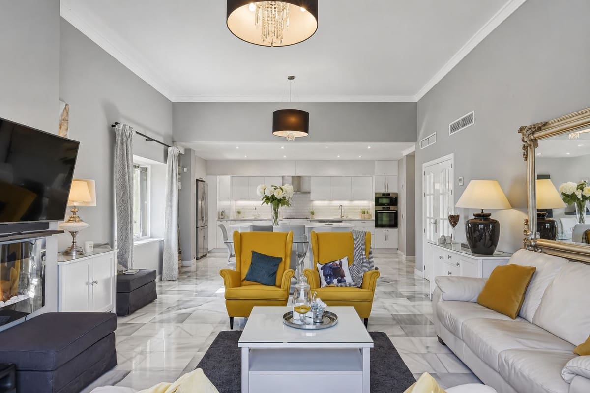 3 bedroom Villa for sale in Bahia de Marbella with pool garage - € 1,900,000 (Ref: 9869592)