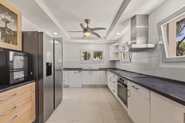 4 camera da letto Villa in vendita in El Rosario, Marbella con piscina garage - 1.380.000 € (Rif: 9922734)
