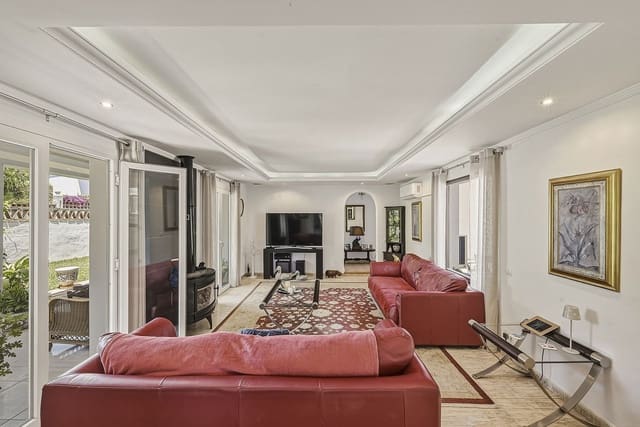 4 camera da letto Villa in vendita in El Rosario, Marbella con piscina garage - 1.380.000 € (Rif: 9922734)